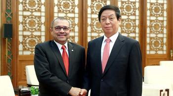 栗战书在北京人民大会堂会见南非国民议会事务主席弗罗里克